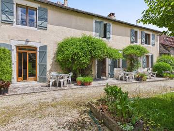 Gîte pour 4 personnes, avec jardin et terrasse à Montignac