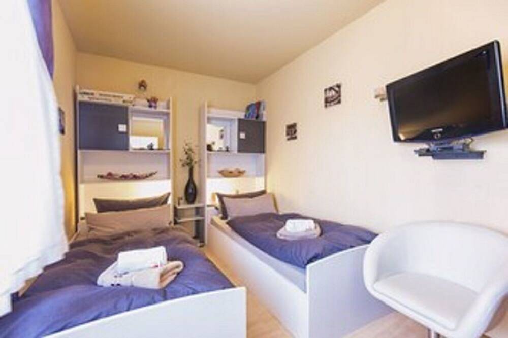4 Sterne Ferienhaus  mit 2 Fewos: Wohnung  Zum Mensfelder Kopf im 1. Stock in Hünfelden, Landkreis Limburg-Weilburg