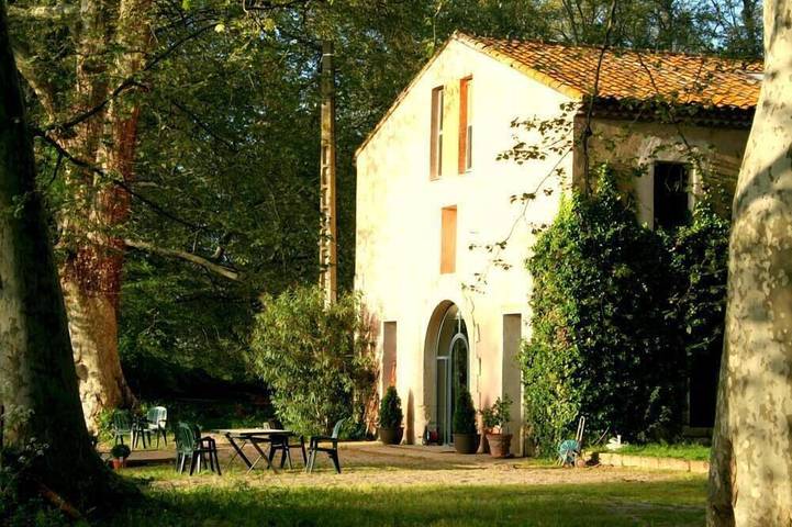 Location de vacances pour 6 personnes, avec jardin à Le Cailar