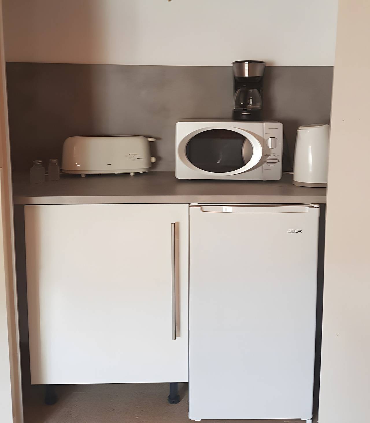 Chambre « Chambres d’hôte Bleue » avec piscine, terrasse partagées et Wi-Fi in Saint-Sébastien-d'Aigrefeuille, Parc national des Cévennes