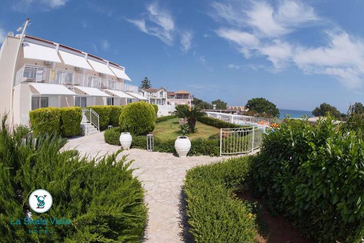 Hôtel pour 3 personnes, avec jardin ainsi que piscine et vue