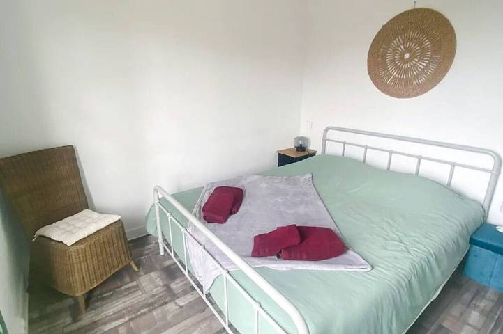 Location de vacances pour 10 personnes, avec jardin ainsi que jacuzzi et terrasse dans Lac des Settons - 3