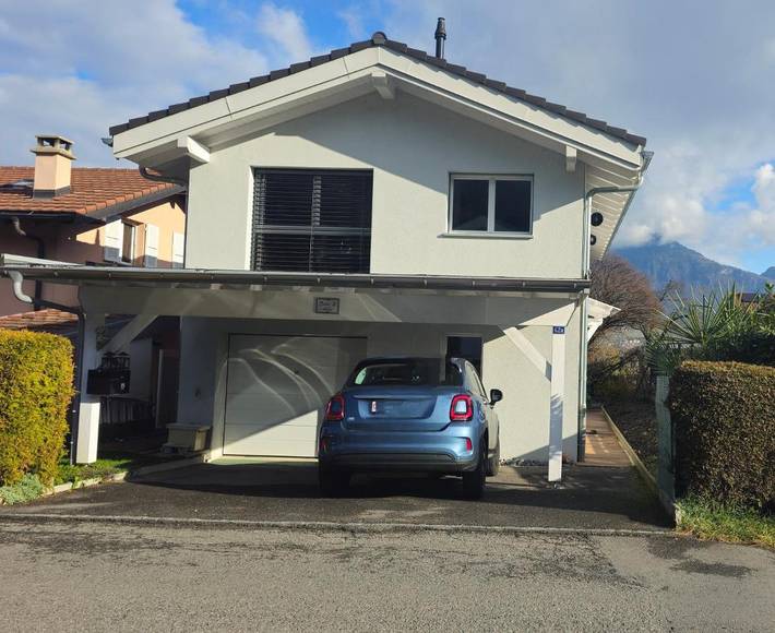 Location de vacances pour 2 personnes, avec terrasse ainsi que vue et jardin à Vionnaz