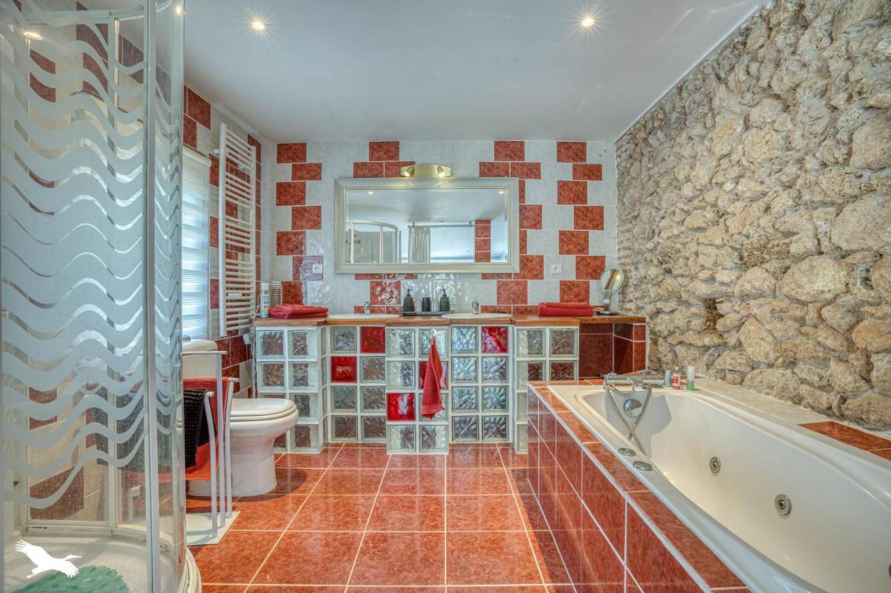 Double Room in Anzex, Région de Nérac