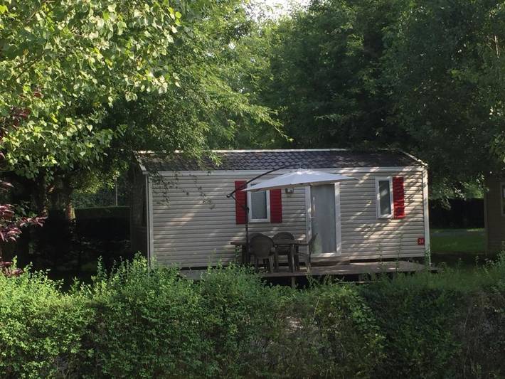 Camping pour 2 personnes, avec Terrasse et Jacuzzi ainsi que Jardin et Piscine
