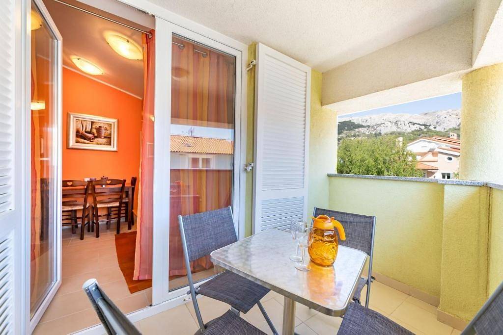 Apartamento entero, Apartments with parking space Baška, Krk - 22411 in Baska, Krk (isla)