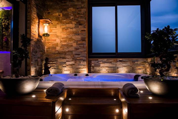 Chambre d’hôte pour 2 personnes, avec sauna ainsi que terrasse et jacuzzi