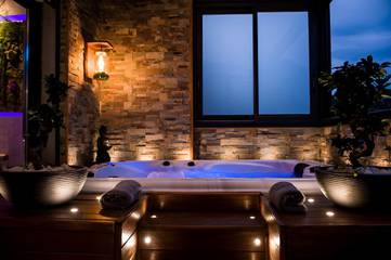 Chambre d’hôte pour 2 personnes, avec jacuzzi ainsi que sauna et terrasse dans les Alpes maritimes