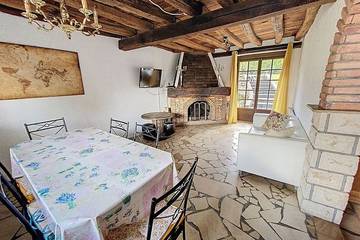 Location de vacances pour 7 personnes, avec jardin et terrasse à Thury