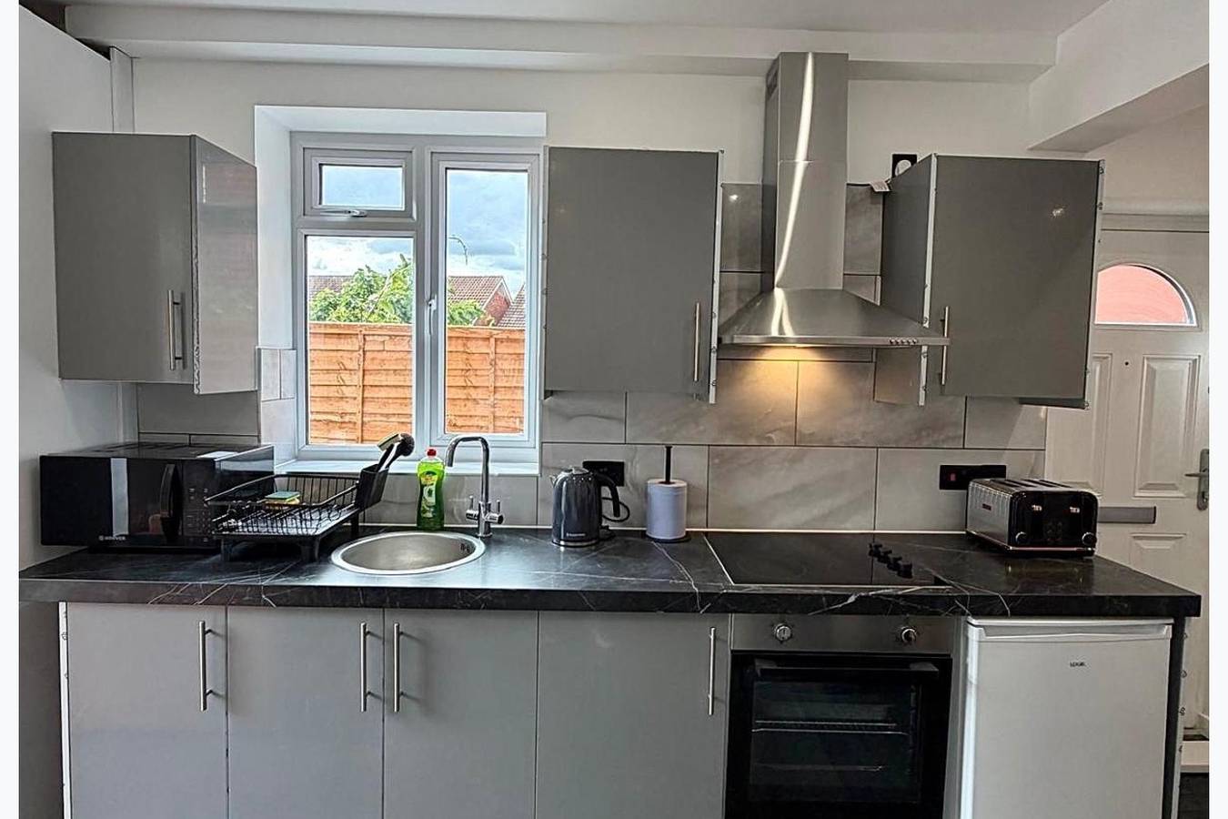 Entire vacation apartment, 2 Bed Apartment Sleeps 4 - Free Parking, Near o2 in Greenwich, London