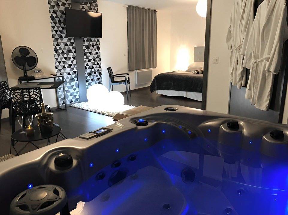 Suite spa privatif intérieur Minérale Mont-Saint-Michel - Suite minérale spa in Courtils, Baie du Mont-Saint-Michel