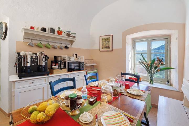 Room 'Azzurra' with Shared Terrace, Wi-Fi and Air Conditioning in Finale Ligure Municipality, Riviera di Ponente