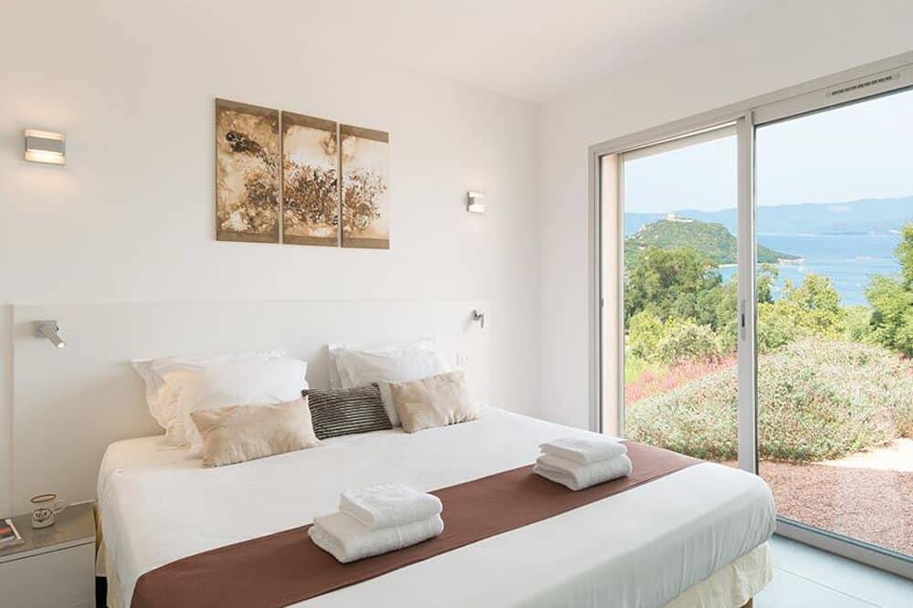 Villa U Scudu, piscine, vue sur la baie, 6 personnes, 3 chambres in Campomoro, Belvédère-Campomoro