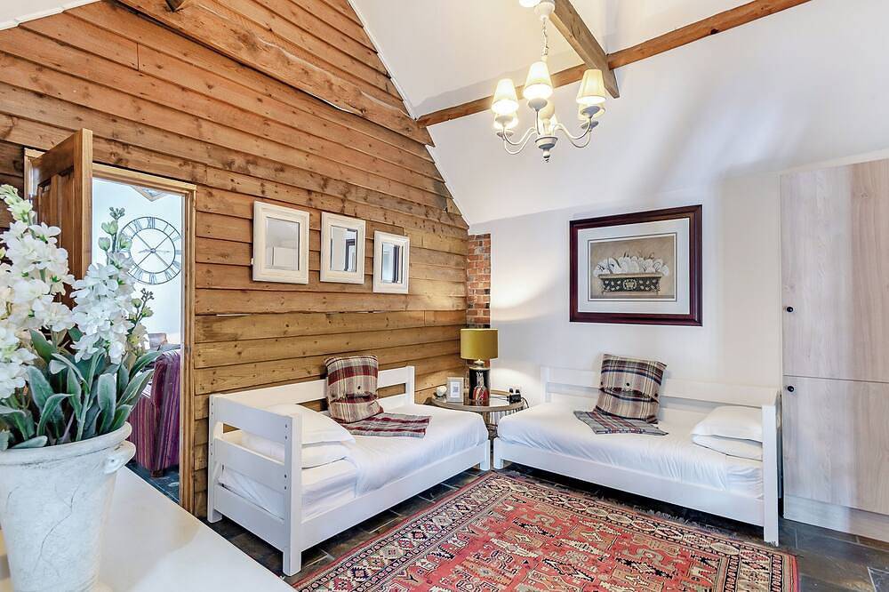 2 chambres à coucher à Woking, near Guildford in Woking, Surrey