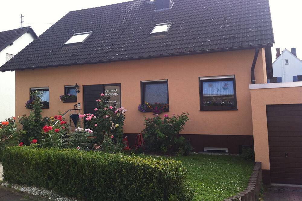 Ganze Wohnung, Ruhige Ferienwohnung am Fuße des Glaubergs, Bonifatiusroute am Vulkanradweg in Düdelsheim, Büdingen
