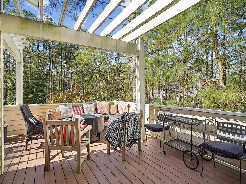 139 Evergreen Road in Sea Colony, Middlesex Beach