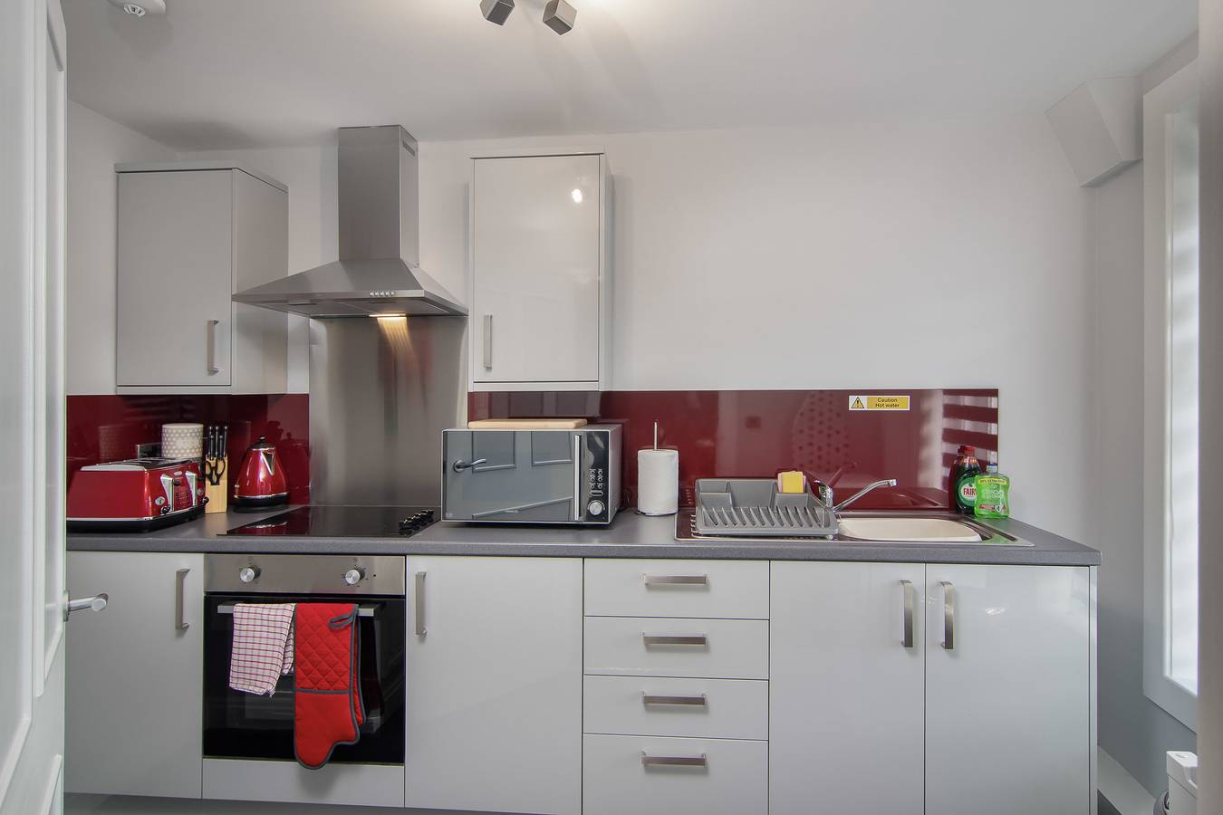 Entire holiday apartment, 2 Bdrm Sleeps 6 Near Top Attractions Free Parking in Blackpool Pleasure Beach, North West England