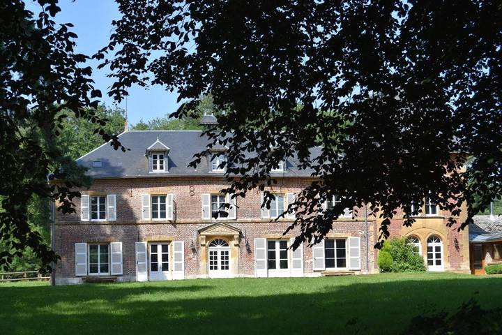 Gîte pour 8 personnes, avec jardin dans Mazerny