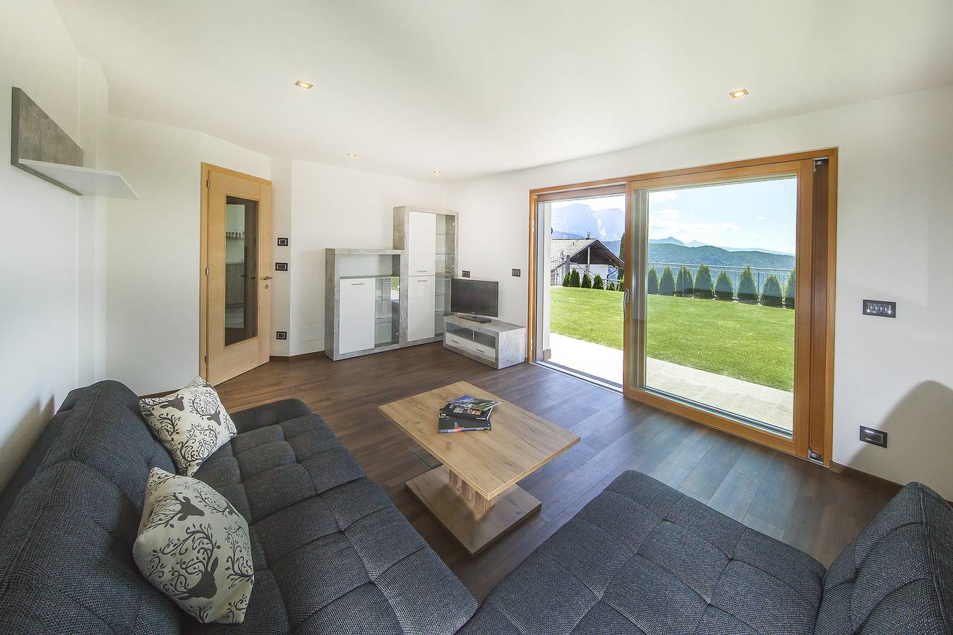 Entire apartment, Apartment Avea App 2 with Mountain View & Garden in Tschöfas, Lajen