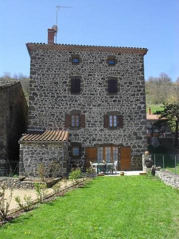 Gîte pour 6 personnes, avec vue et jardin à Blassac