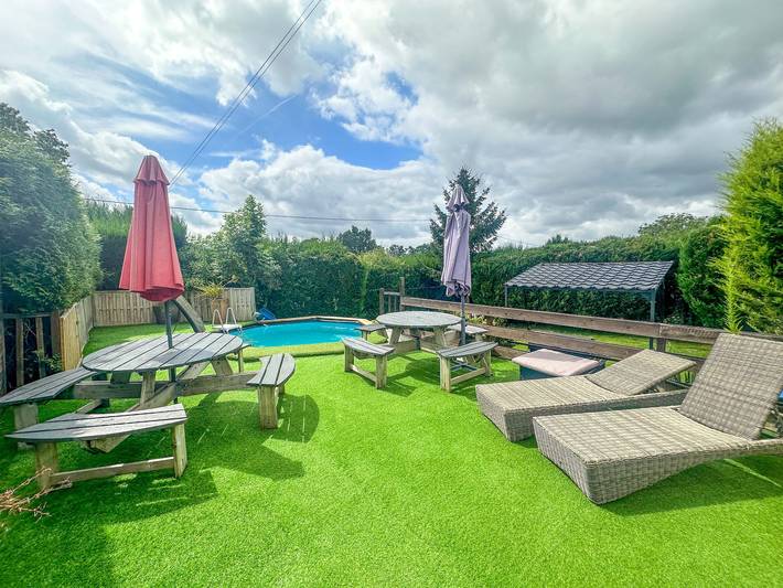 Location de vacances pour 10 personnes, avec Balcon et Jacuzzi ainsi que Terrasse et Jardin à Isigny-le-Buat