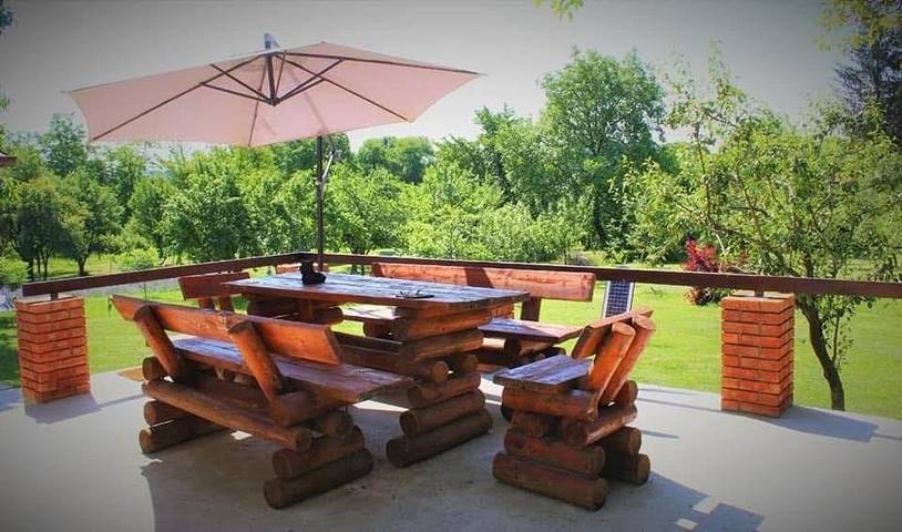 Location de vacances pour 7 personnes, avec jardin et jacuzzi dans Câmpina - 3