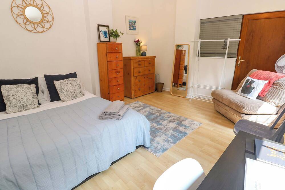 The Cow Shed, romantic, with a garden in Truro in Cornwall