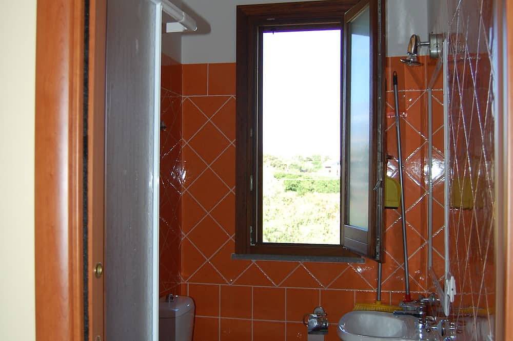 Entire apartment, Three room apartment :Seafront residence with pool and garden in Acireale, Catania Province