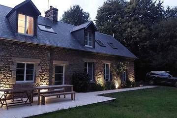 Gîte pour 12 personnes, avec terrasse et jardin à Reffuveille