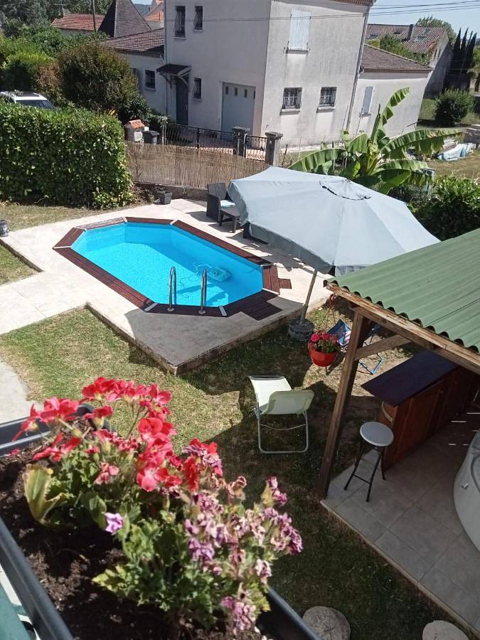 Appartement de vacances pour 2 personnes, avec Jacuzzi et Terrasse ainsi que Jardin et Piscine