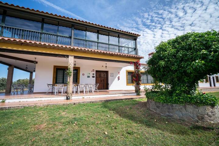 Casa rural para 18 personas, con jardín además de vistas y piscina, Se admiten mascotas en Parque Nacional de Monfragüe - 3