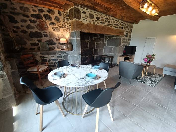 Gîte pour 4 personnes, avec jardin et terrasse à Anglards-de-Salers - 3
