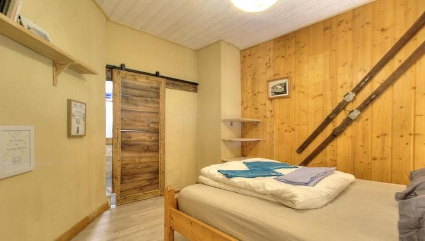 Gîte pour 8 personnes, avec vue ainsi que piscine et jardin dans Haut-Valromey - 4