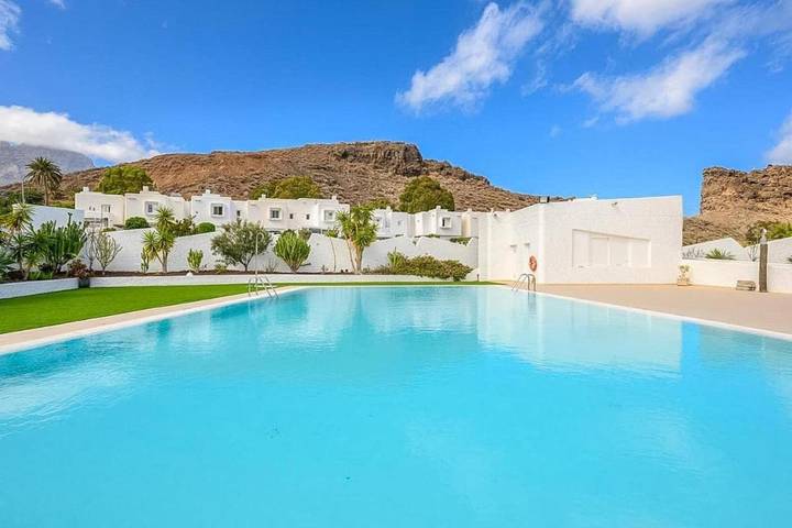 Apartamento para 4 personas, con vistas además de piscina y terraza en Agaete