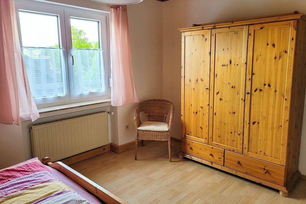Ganze Wohnung, Gemütliche Ferienwohnung mit überdachter Terrasse in Schönau a.d.Brend, Rhön-Bayern