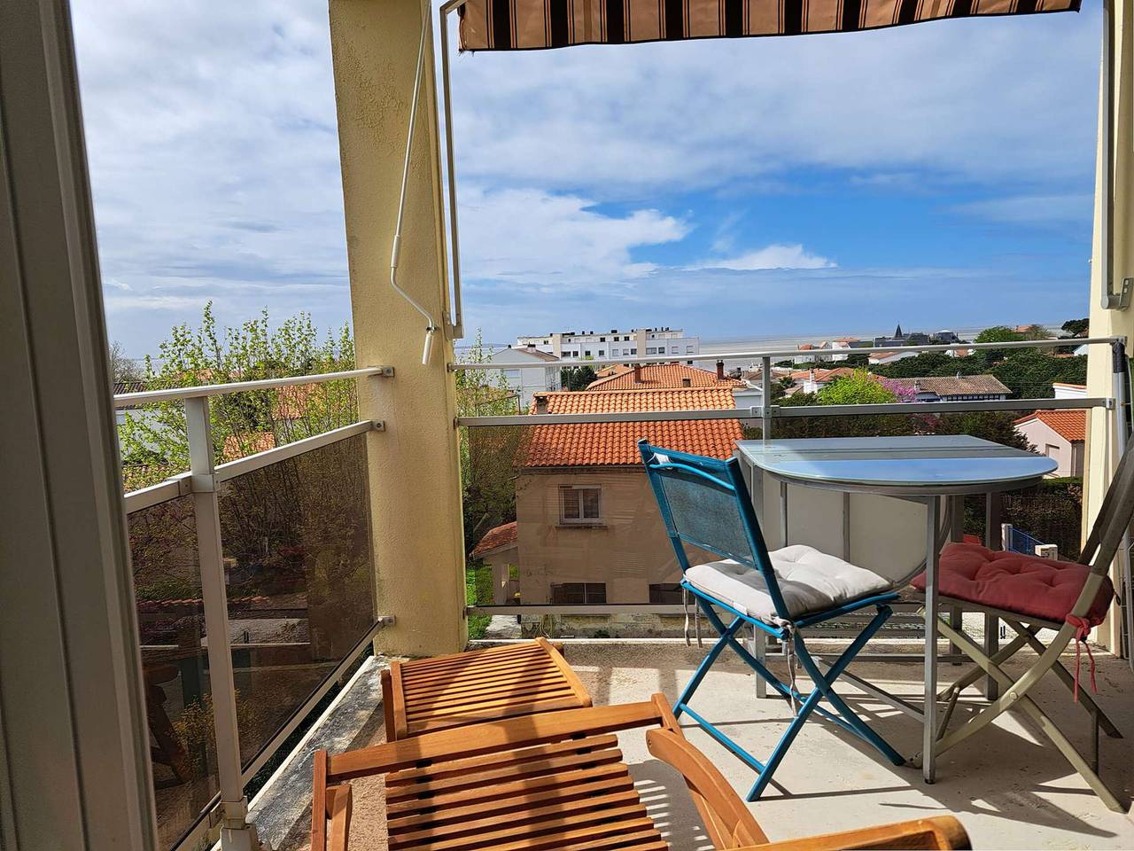 Appartement entier, Charmant 2 pièces à Royan avec terrasse et parking près de la plage in Pontaillac, Royan