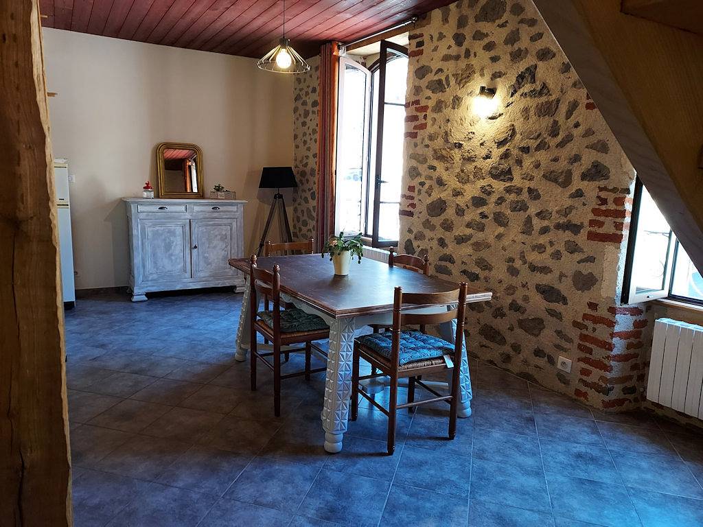 Appartement entier, Gîte Le Nid Dorien in Saint-Cernin, Région d'Aurillac