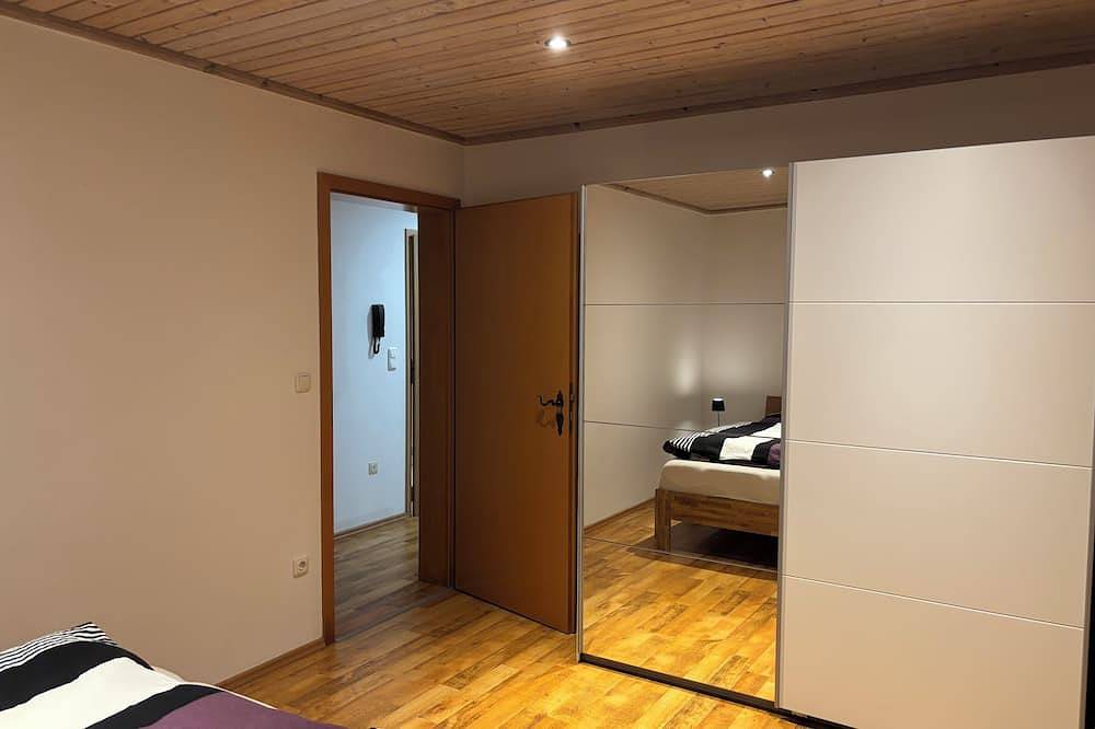 Ganze Wohnung, Moderne Ferienwohnung für 2 Personen in Neunburg vorm Wald, Naturpark Oberpfälzer Wald
