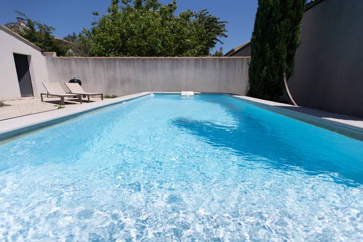 Location de vacances pour 4 personnes, avec piscine ainsi que jardin et terrasse, animaux acceptés à L'Isle-sur-la-Sorgue - 2