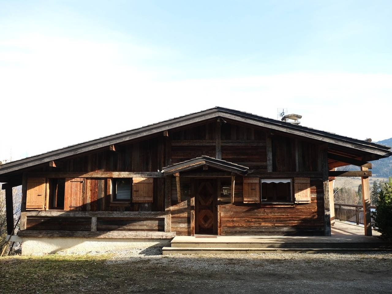 Chalet en Combloux, 5 habitaciones, estacionamiento, guardaesquís in Combloux, Pays du Mont-Blanc