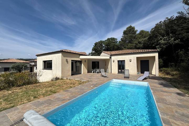 Location de vacances pour 6 personnes, avec jardin à Palaja