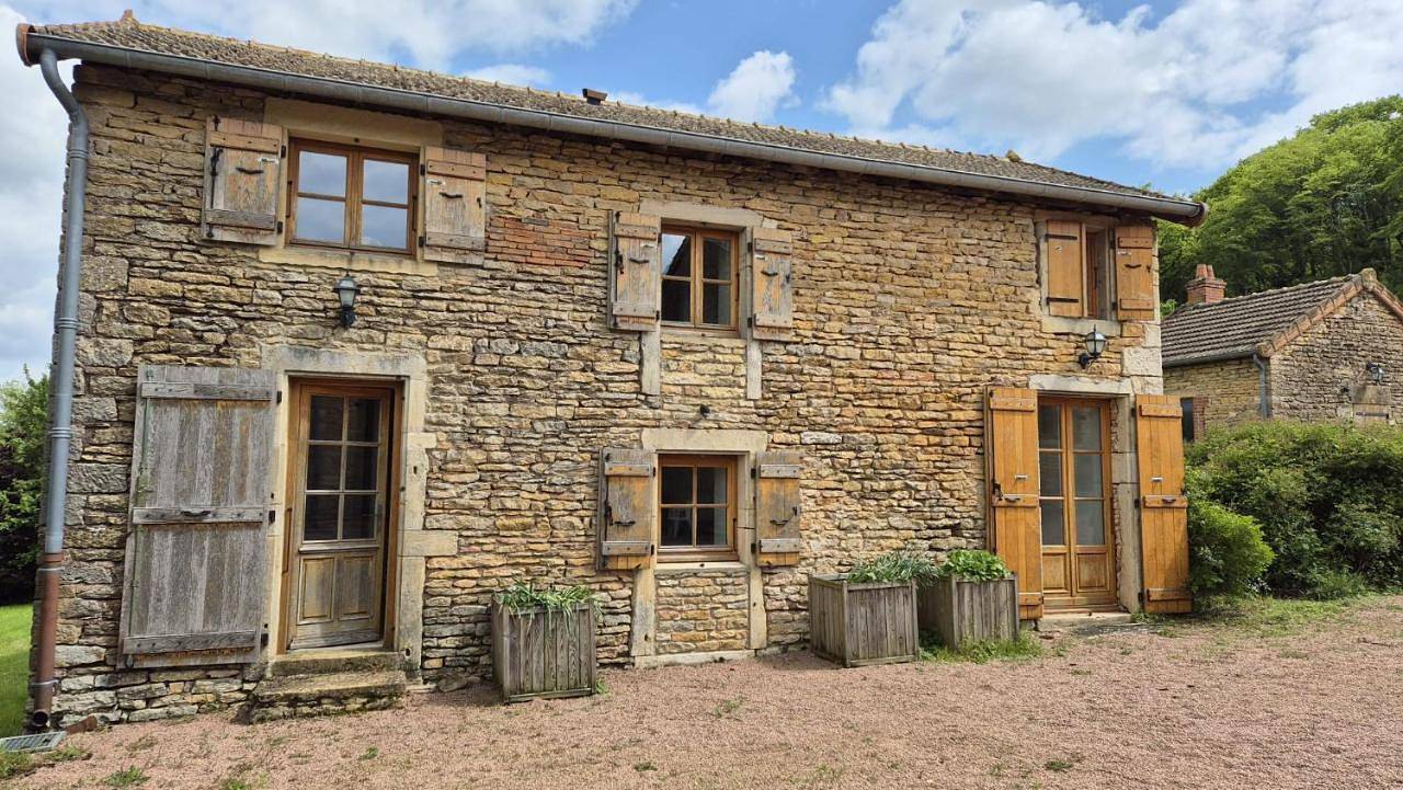 Eight-Bedroom House in Lournand, Région de Mâcon