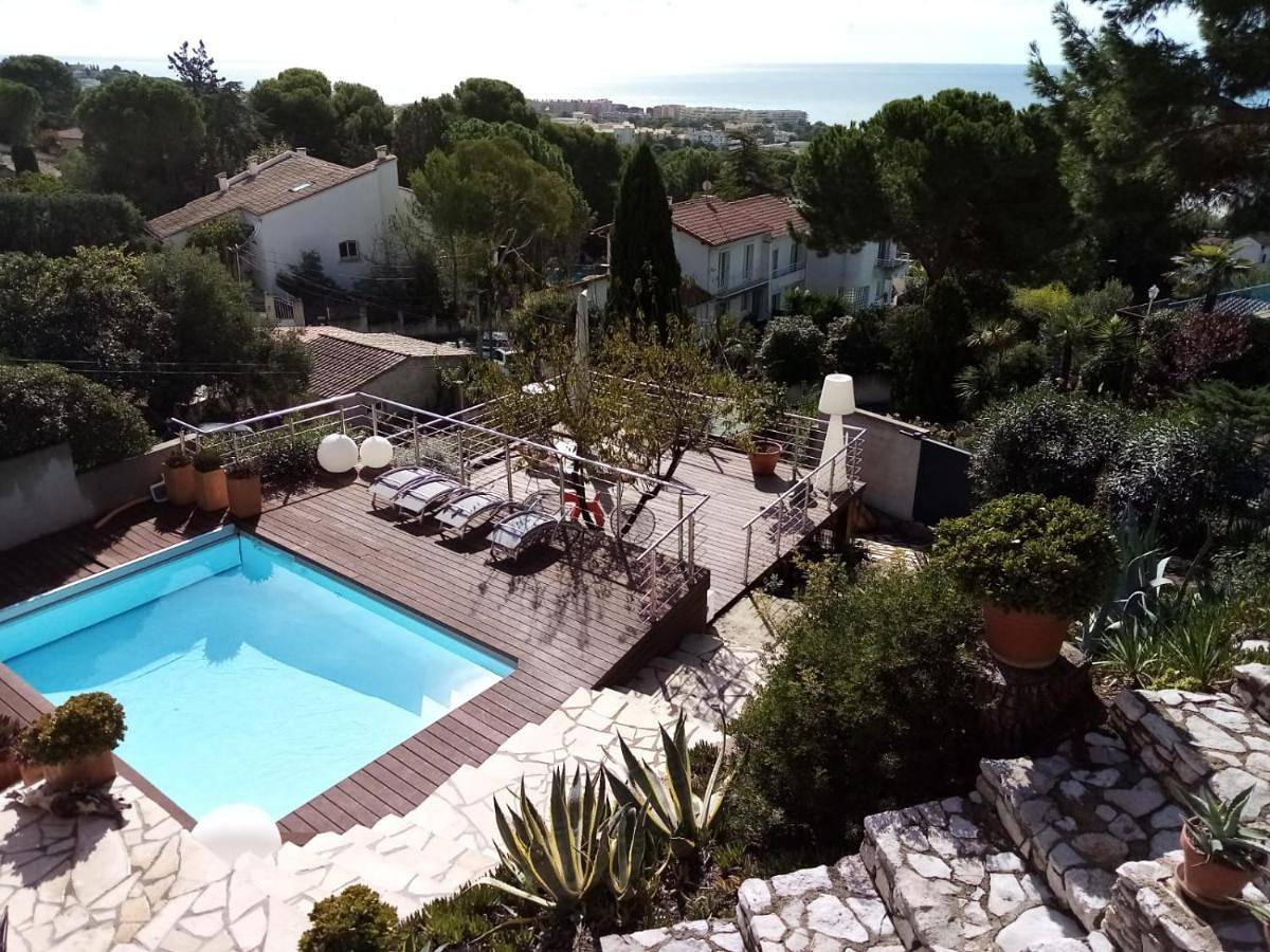 Villa rahuette in Mont Saint-Clair, Sète