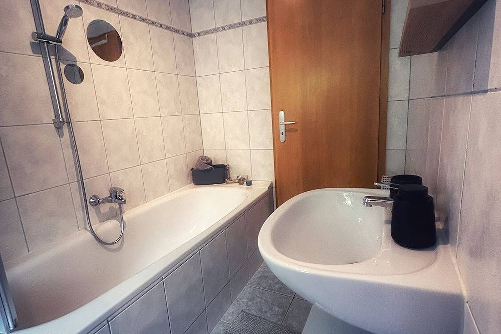 Ganze Wohnung, Idylle pur: Ruhige Ferienwohnung mit großer Sonnenterrasse am Wald in Bad Gottleuba-Berggießhübel, Elbsandsteingebirge
