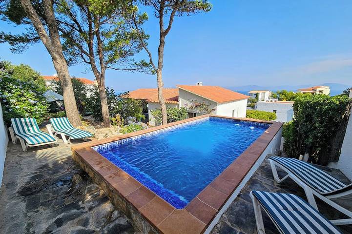 Maison de vacances pour 6 personnes, avec terrasse et jardin dans Punta Montgo