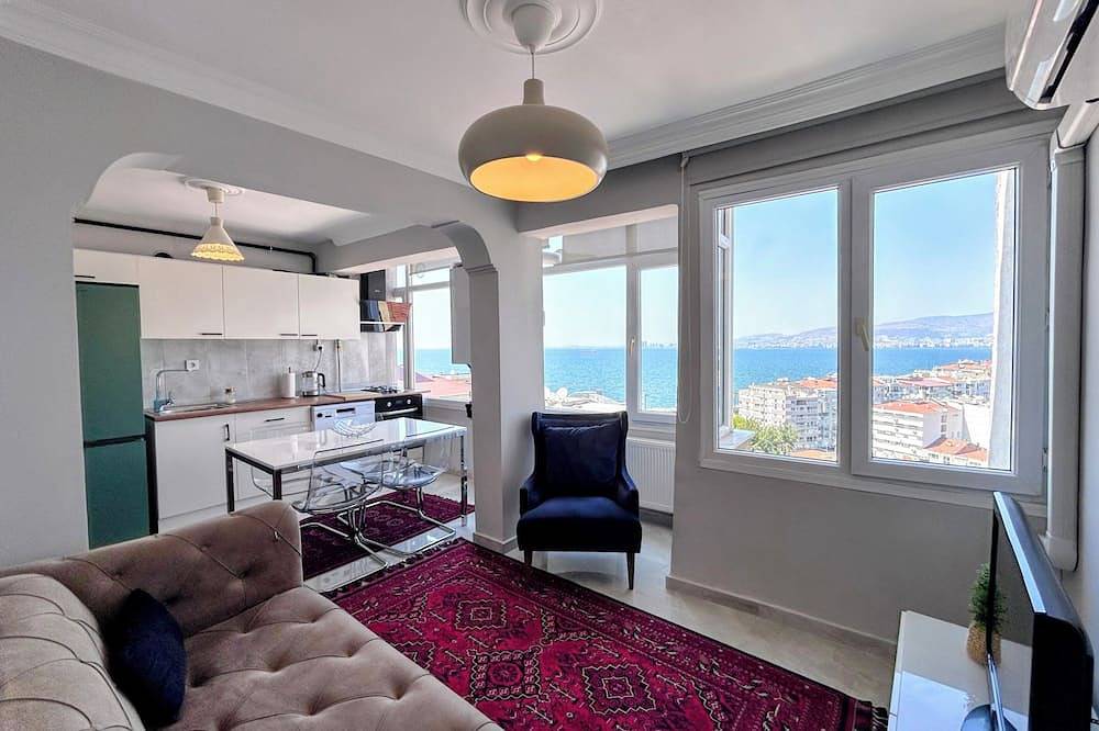 Appartement entier, Renovated comfy apartment with unique sea view in Izmir, Égée turque