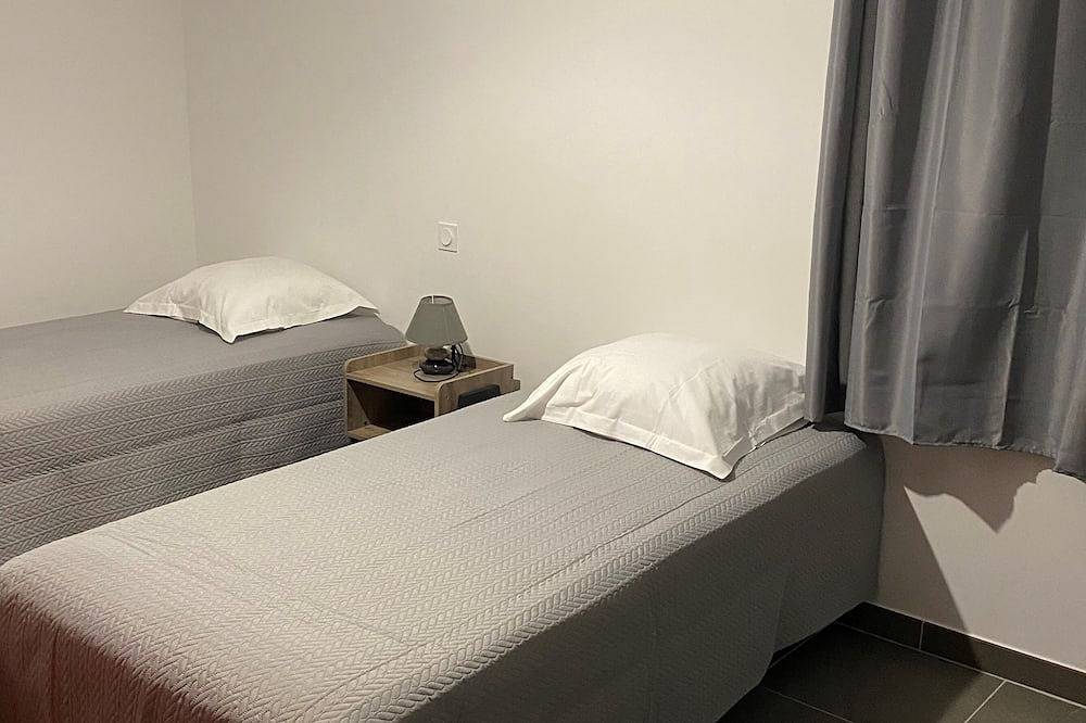 Appartamento intero, Appart T3 -01(étage1) en campagne, piscine, confort, (1Gl/2Plits) in Bastia, Capo Corso