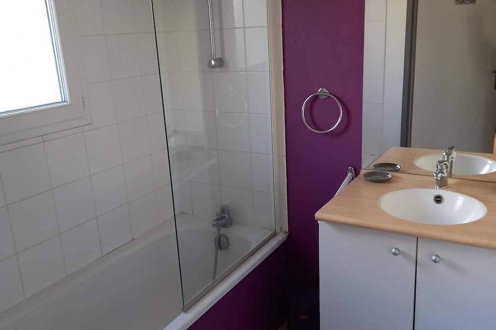 Pretty T2 village goelia 2 heated pools in Saint-Geniez-d'Olt-et-d'Aubrac, Massif Central