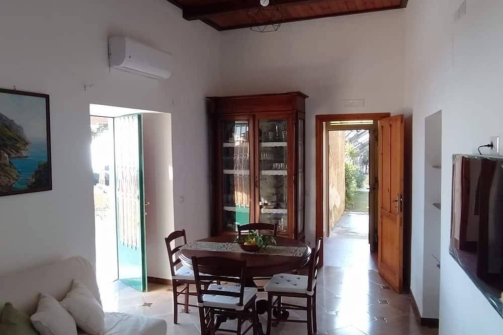 Casa panoramica immersa in un caratteristico limoneto della Costiera Amalfitana. in Minori, Costiera amalfitana