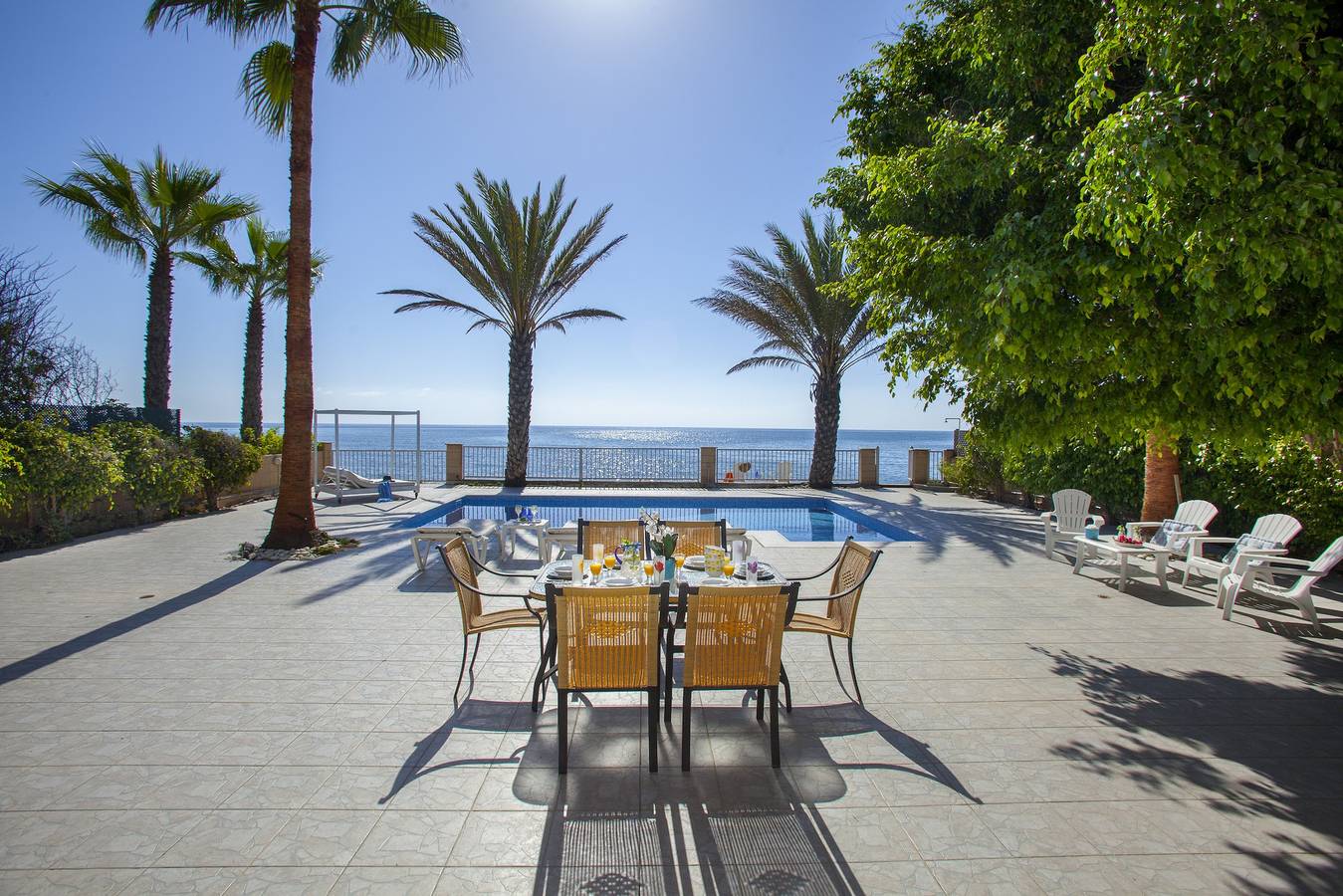 Meneou Sunset Beachfront Villa in Μενεού, Larnaca Bezirk